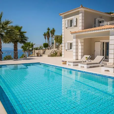 Thalassa Kefaloniaprivatevillas * Τραπεζάκι