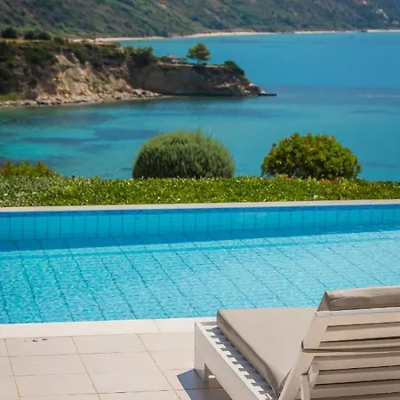 Thalassa Kefaloniaprivatevillas * Τραπεζάκι